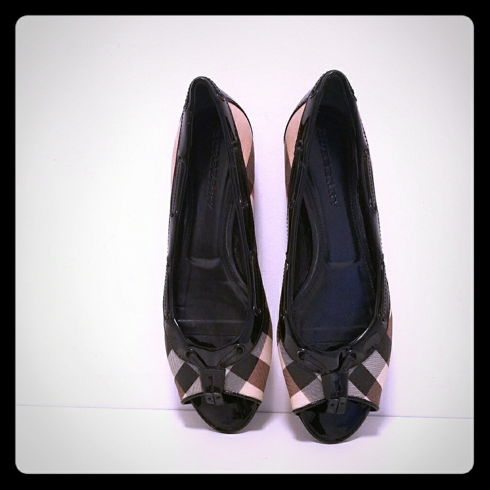 Burberry peep toe flat